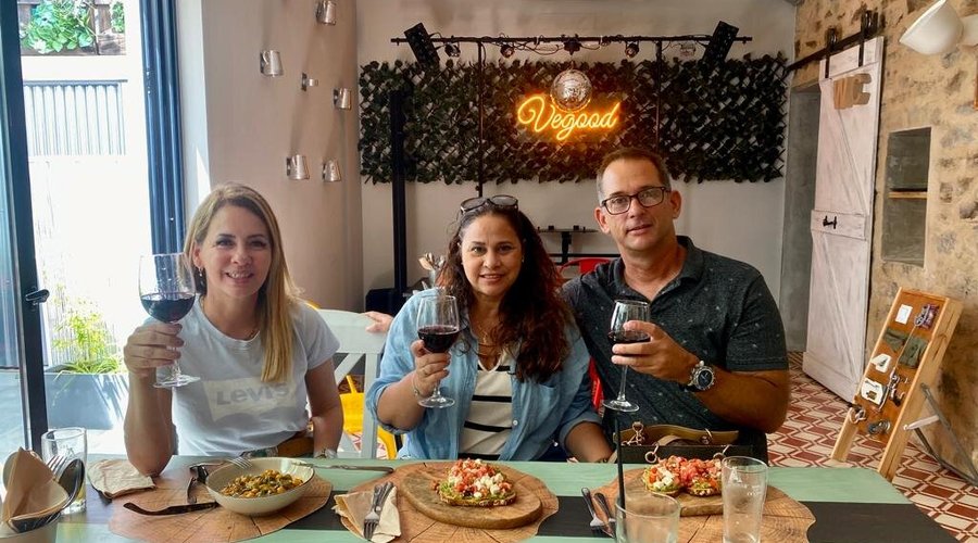 O bom vinho que não falta. Nossa seleção de vinhos tintos, brancos e rosés é adequada para os paladares mais refinados e acessível para todos os bolsos