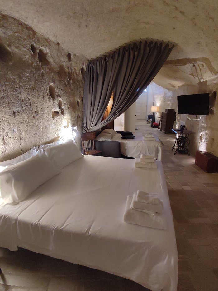 Scrittoio antico,'interno alla camera letto - Foto di Le Tre Civette,  Sardegna - Tripadvisor