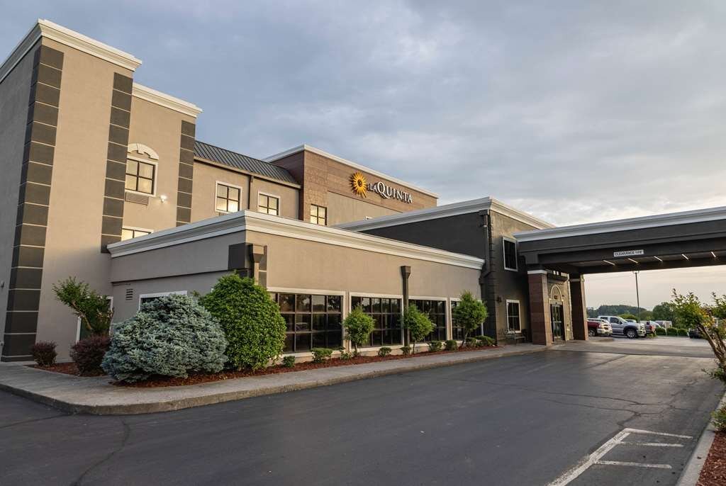 LA QUINTA INN & SUITES BY WYNDHAM KNOXVILLE EAST $98 ($̶1̶0̶6̶ ...