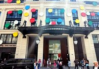 Paris : L'artiste Japonaise Yayoi Kusama Sur La Façade De Louis Vuitton -  I24NEWS