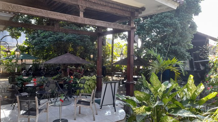 VALHALLA BED & BREAKFAST - Prices & B&B Reviews (Salatiga, Indonesia)