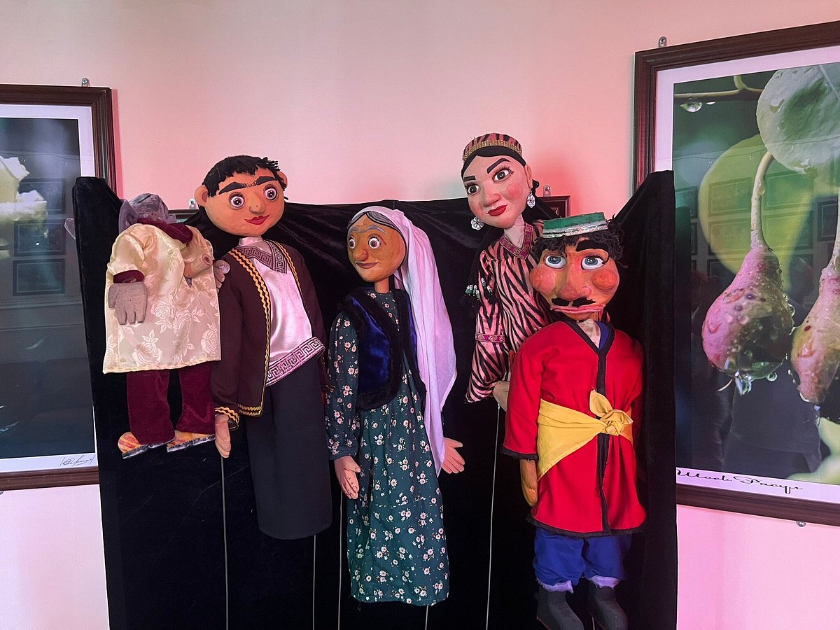 Республиканский театр кукол «Лухтак» открыл театральный сезон новым спектаклем «Найрангбози донояк»