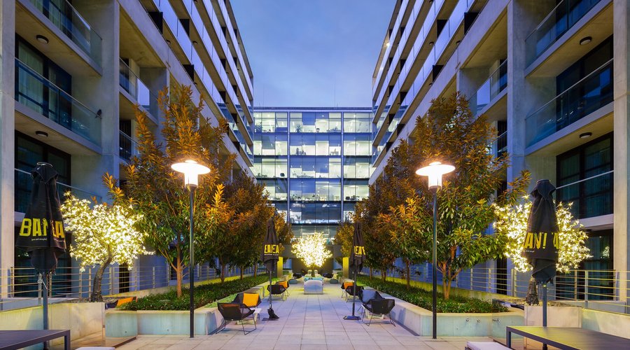 Interior courtyard of Avenue Hotel, Canberra.