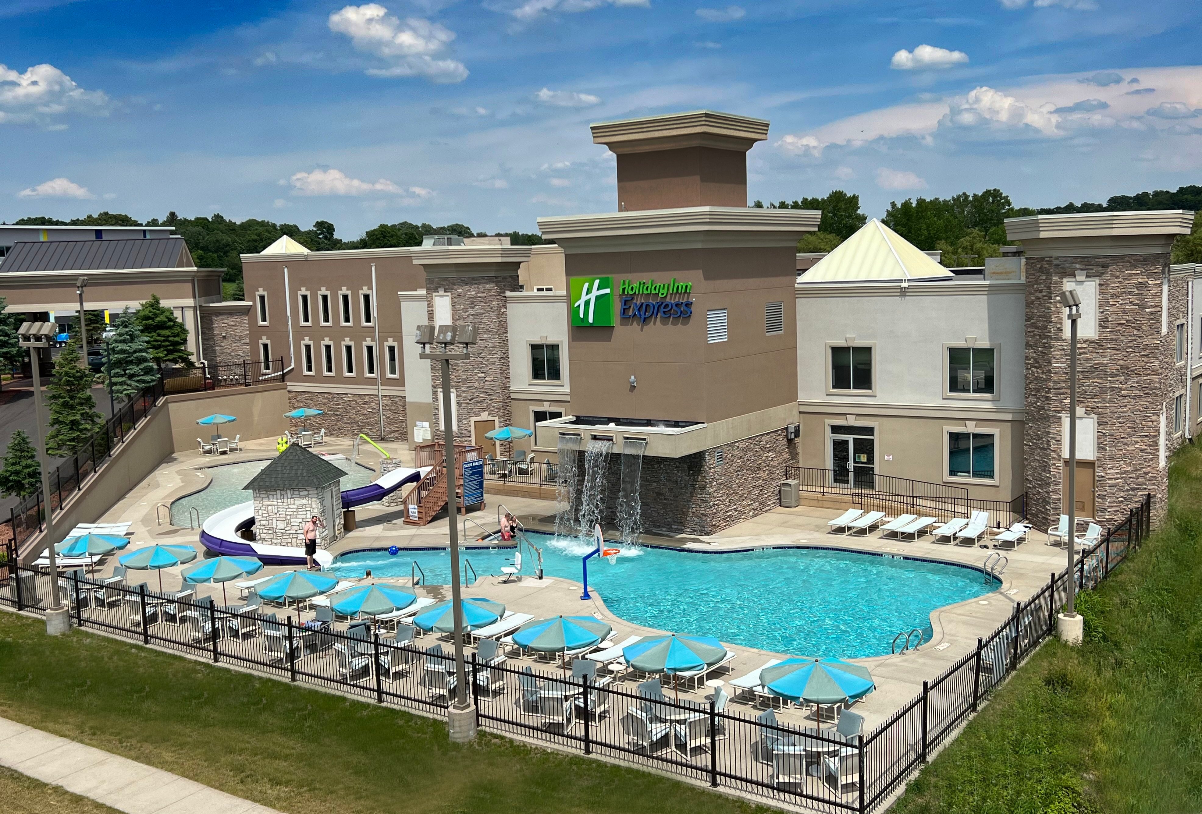 HOLIDAY INN EXPRESS WISCONSIN DELLS AN IHG HOTEL 99 1 2 9   Hotel Exterior 