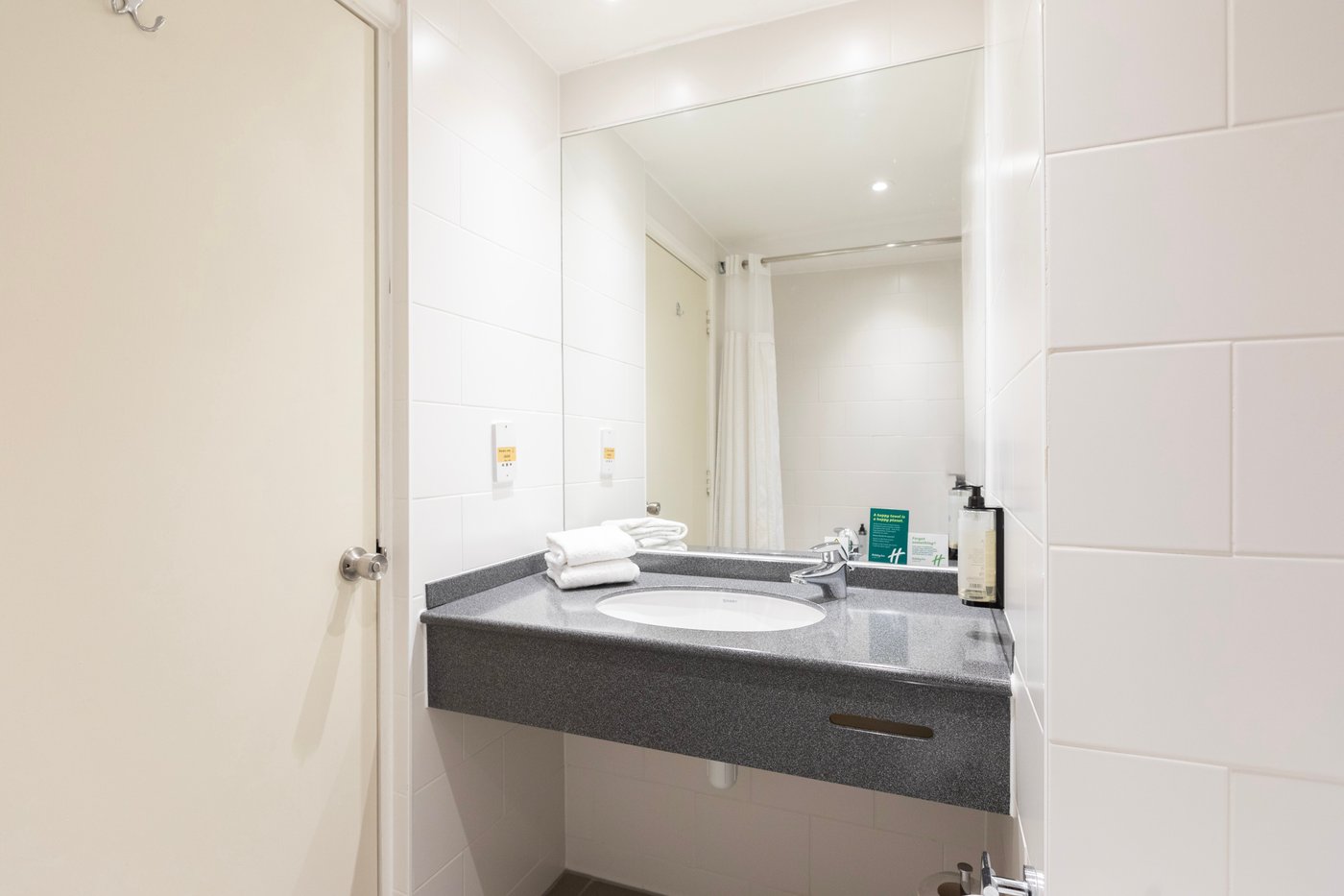 HOLIDAY INN LONDON - SUTTON, AN IHG HOTEL - Updated 2023