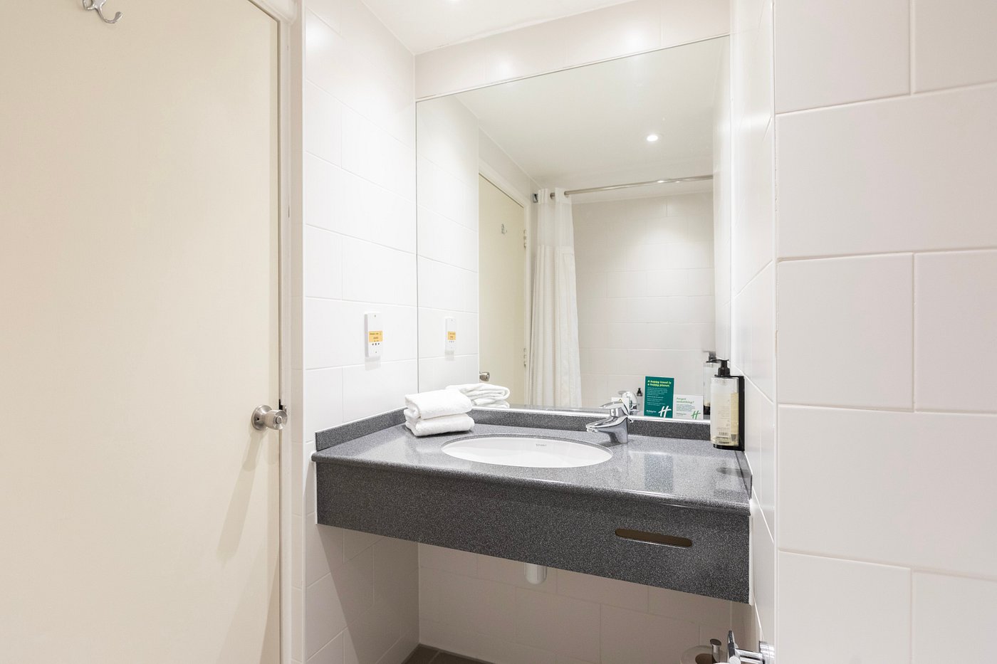 HOLIDAY INN LONDON - SUTTON, AN IHG HOTEL - Updated 2023