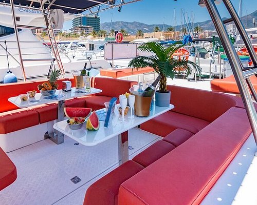 hire a yacht puerto banus