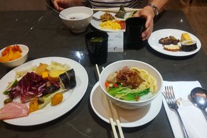 用餐 