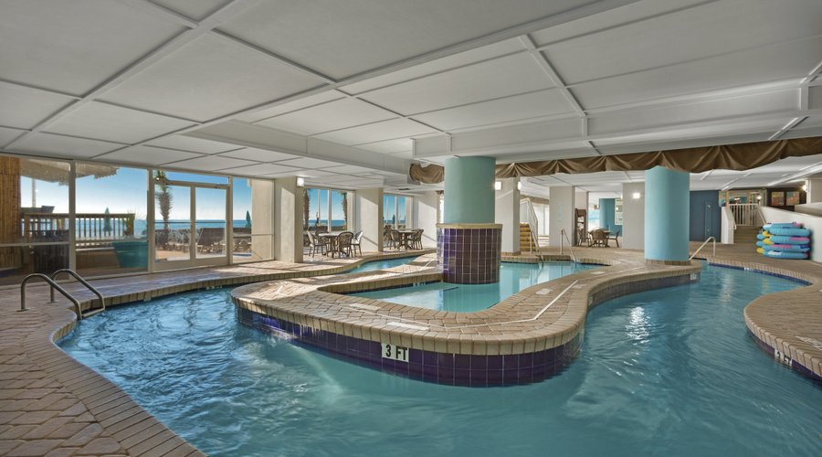 Indoor lazy river