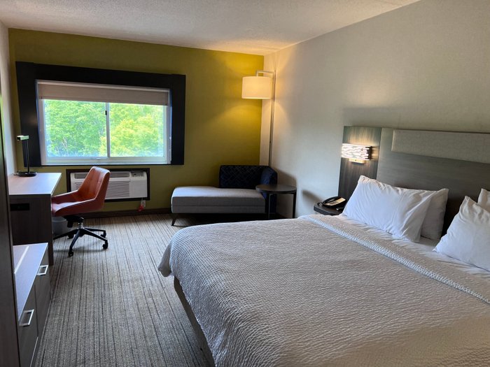 HOLIDAY INN EXPRESS & SUITES BROOKHAVEN, AN IHG HOTEL - Updated