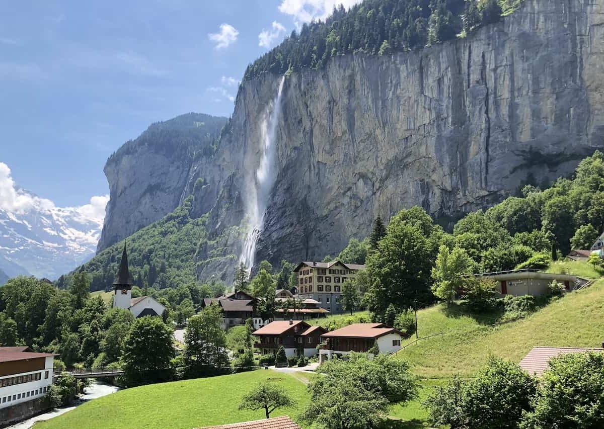 Швейцария водопад Staubbach in Lauterbrunnen