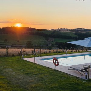 La nostra nuova piscina con fantastica veduta panoramica sul tramonto