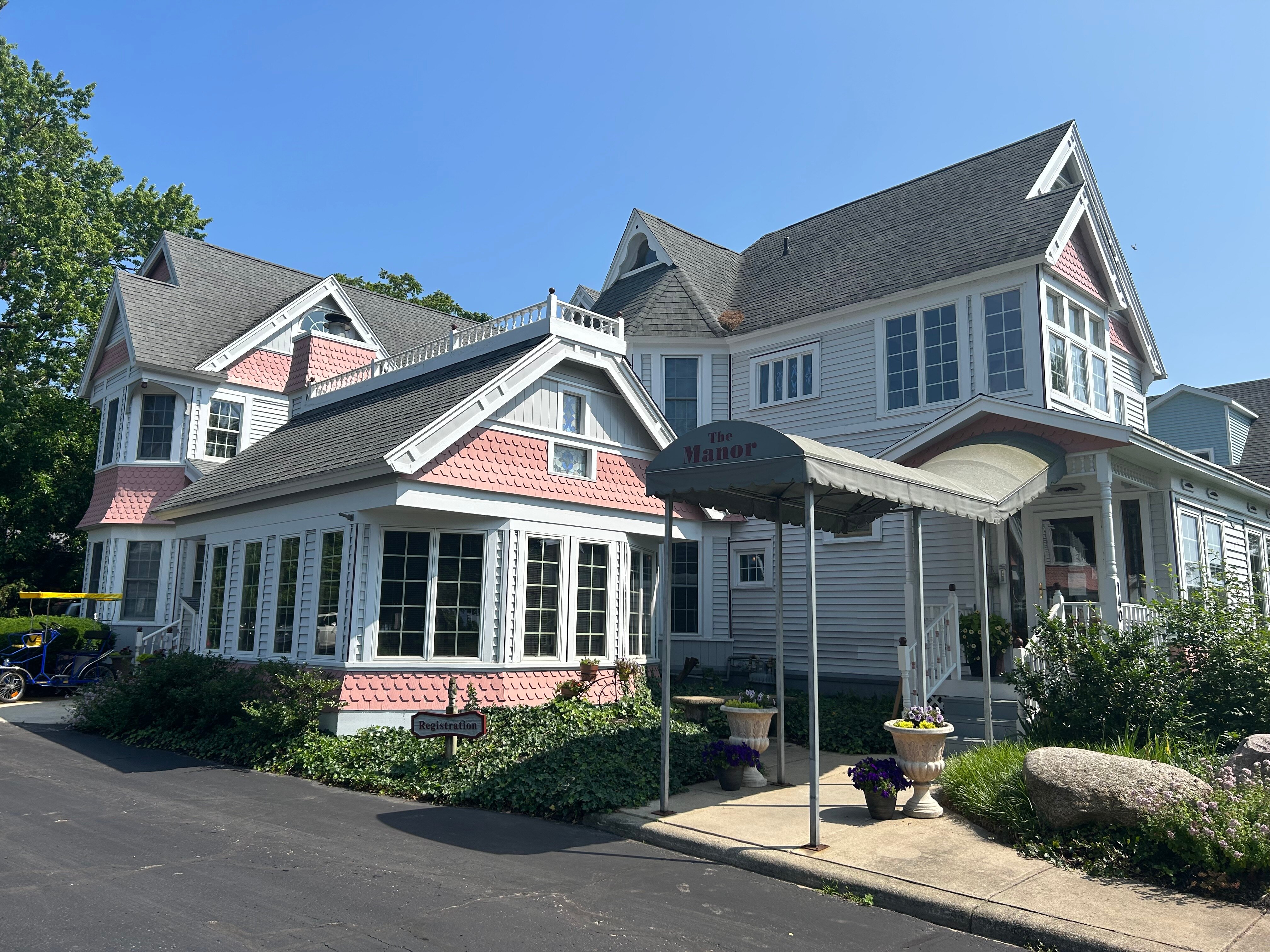 YELTON MANOR BOUTIQUE HOTEL B&B - Updated 2023 (South Haven, MI)