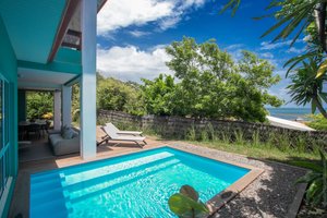 Pool & Beach
