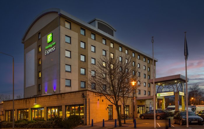 HOLIDAY INN EXPRESS LONDON - WANDSWORTH, AN IHG HOTEL - Updated 2023