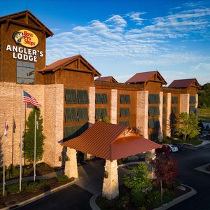 Angler's Lodge in Hollister, MO. Minutes away from Branson, MO.