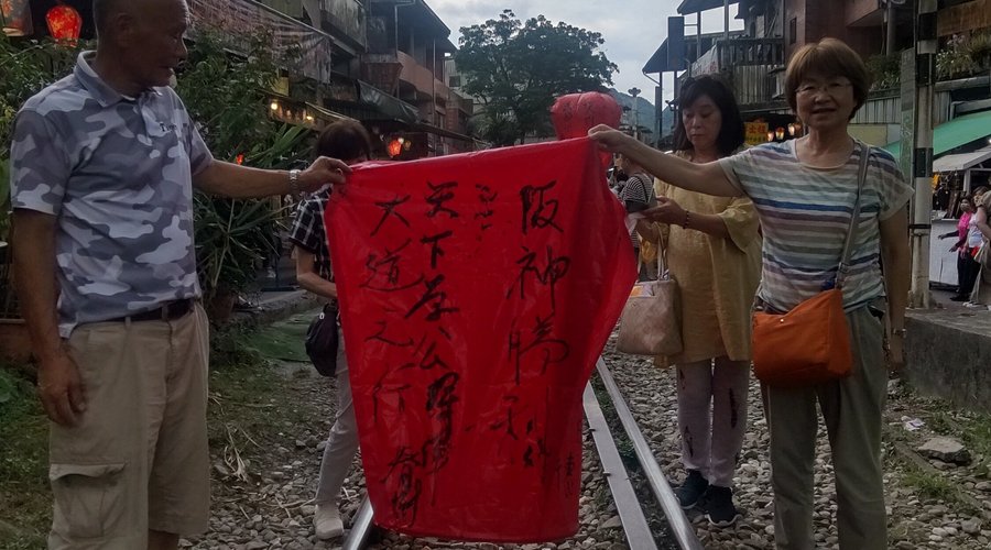 線路の上から揚げました。。。