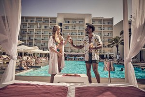 Piscina e praia
