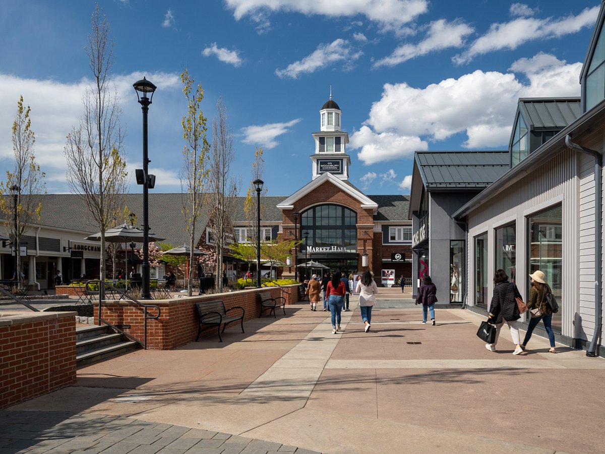 Woodbury Common Premium Outlets Bus from New York City - CitySights NY