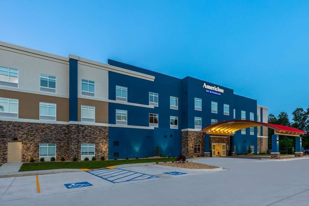 AMERICINN BY WYNDHAM MOUNTAIN HOME 117 1 3 2 Updated 2024   Exterior 