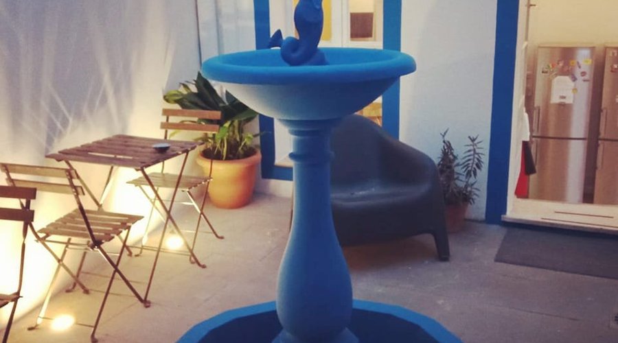 A nossa fonte iluminada à noite