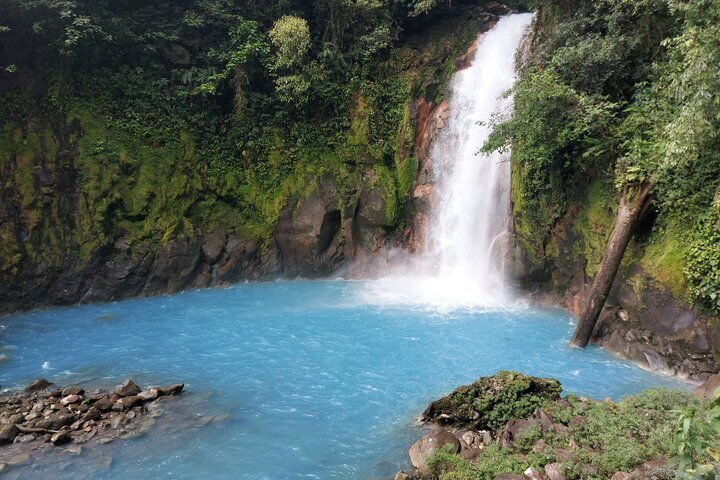 2024 From La Fortuna: Río Celeste Waterfall, Tubing Tour and Lunch