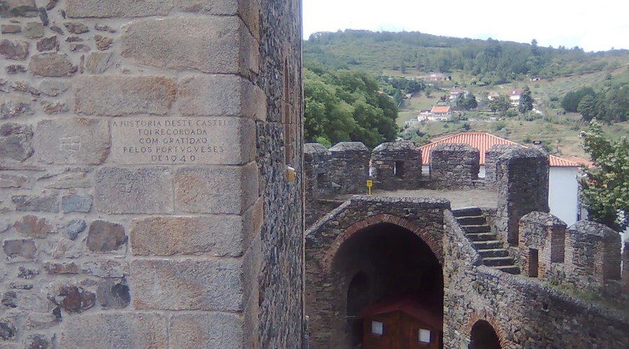 Scorcio della torre e del cammino di ronda