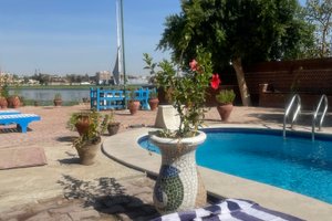Pool & Beach