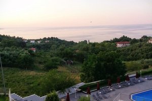 Πισίνα και παραλία