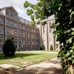 In het mooiste gedeelte van Sittard, vind je ons monumentaal, sportief, viersterren hotel. 