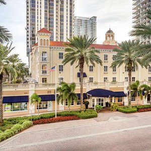 Hampton Inn &amp; Suites St. Petersburg/Downtown, hotel in St. Petersburg