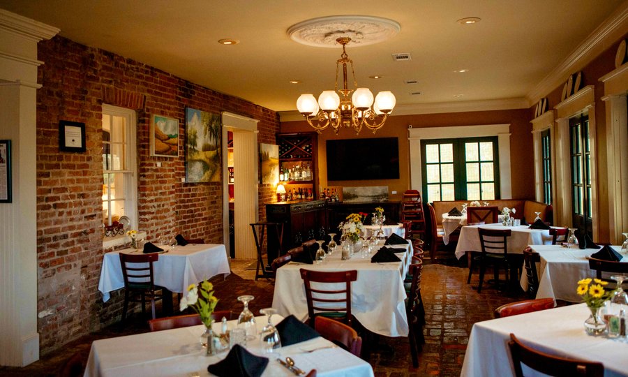 Garden room dining