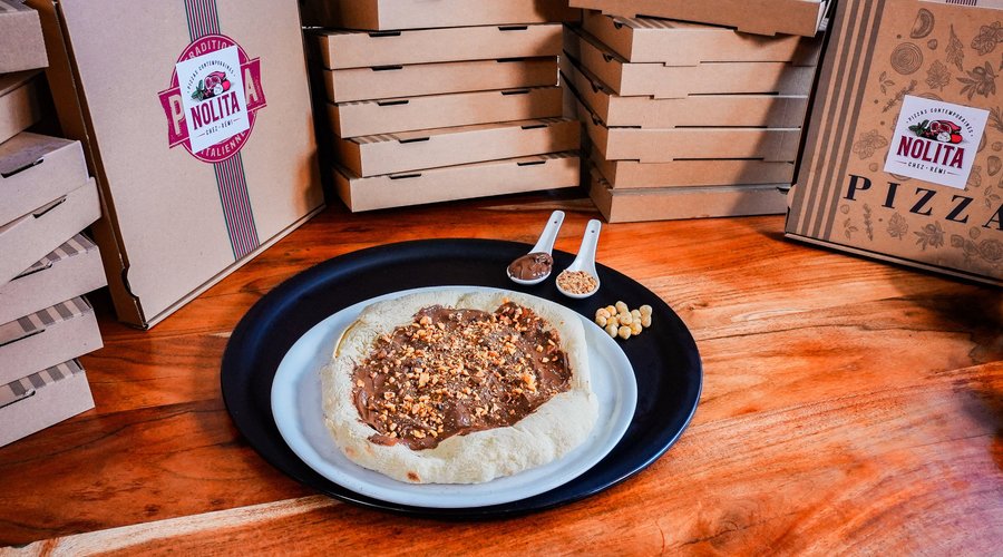 La Tentation : Pizza dessert au nutella et noisettes torrefiées.