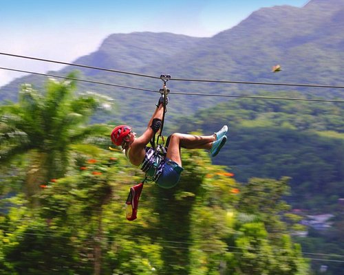 Zipline над водопадами в Тайланде