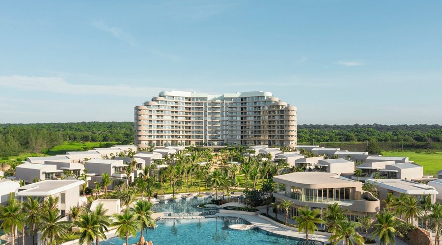 Ixora Ho Tram by Fusion is an exciting addition to one of Southeast Asia's most prestigious integrated resorts. Home to vast entertainment and culinary options, it is also right next door to our InterContinental® Grand Ho Tram and Holiday Inn® Resort Ho Tram Beach inside The Grand Ho Tram complex. Luxury, harmony and nature intermingle in our 164 residences and 46 villas that take advantage of Ho Trams's sweeping ocean vistas and spirited sunsets.