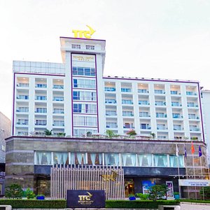 Khách sạn nhìn từ Bến Ninh Kiều