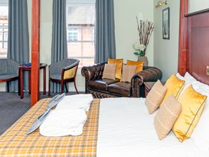 Room & Suite