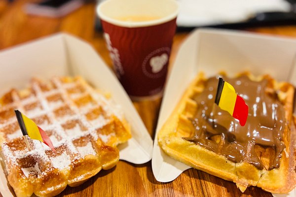 Belgian Waffles in Brugge • European Cuisine, Culture & Travel©