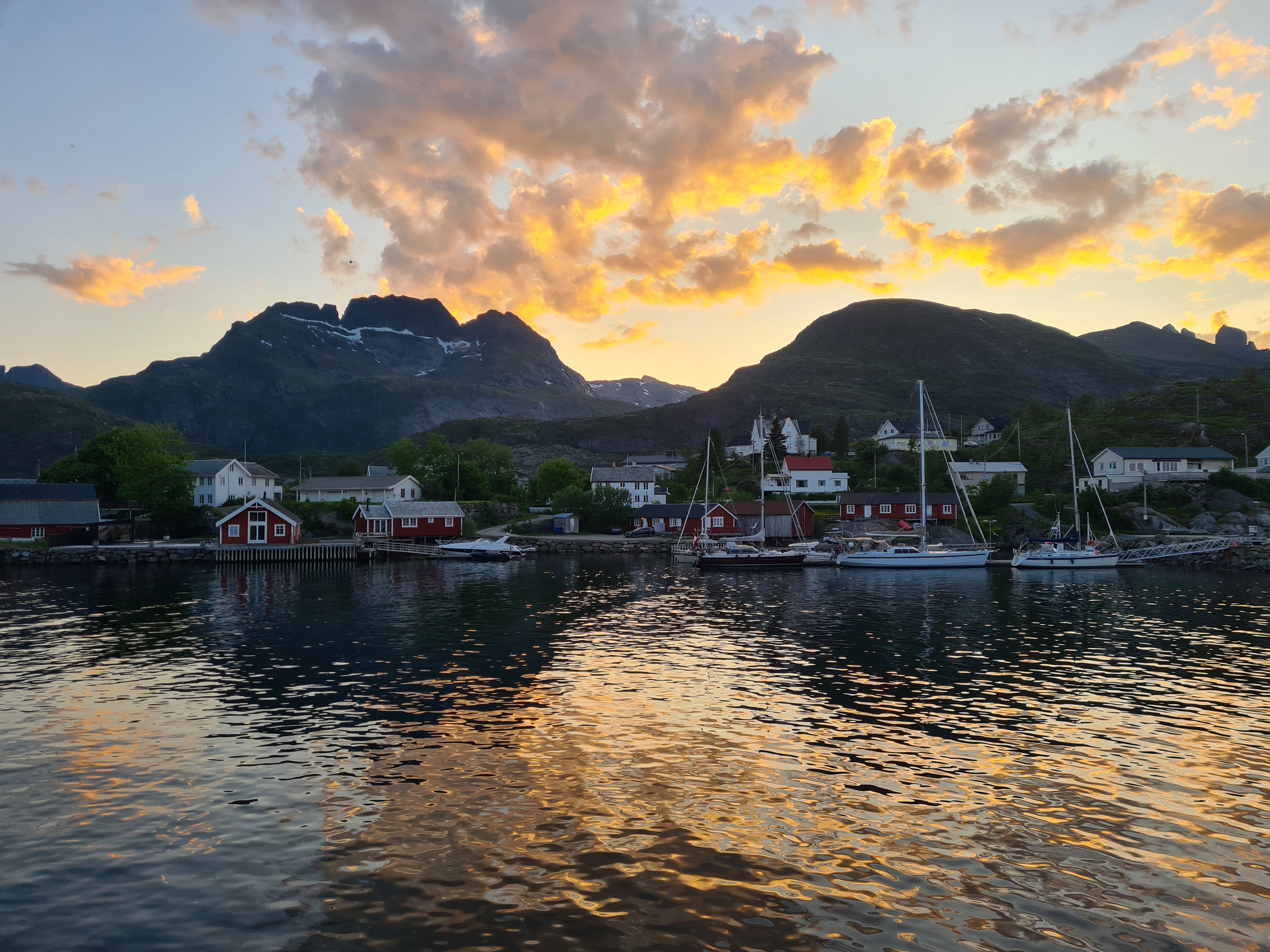 THE TIDE - RORBUER - Prices & Lodging Reviews (Sorvagen, Norway)