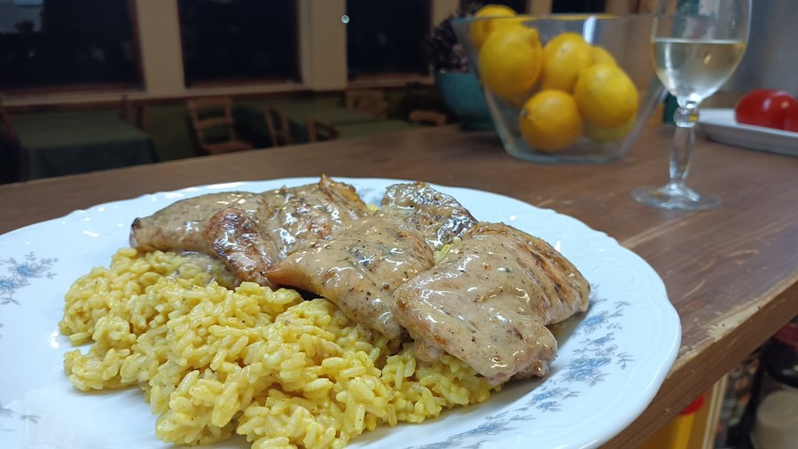 Chicken with spices and rice