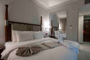 Room & Suite