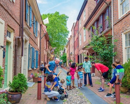 Philly school district hosts back-to-school tour