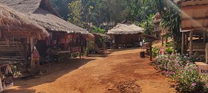 Long Neck Village in Thailand : r/Damnthatsinteresting