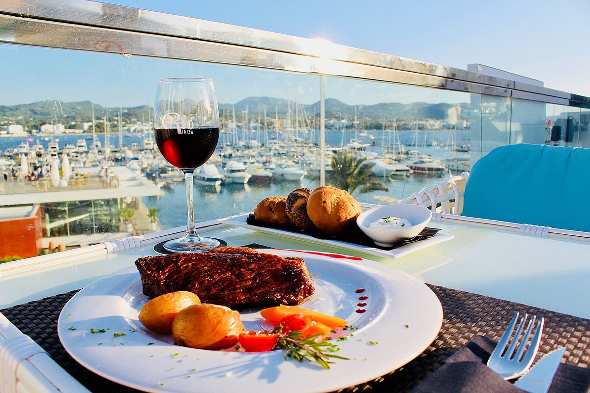 Contemporary Japanese restaurant in Ibiza with great views of Marina Ibiza