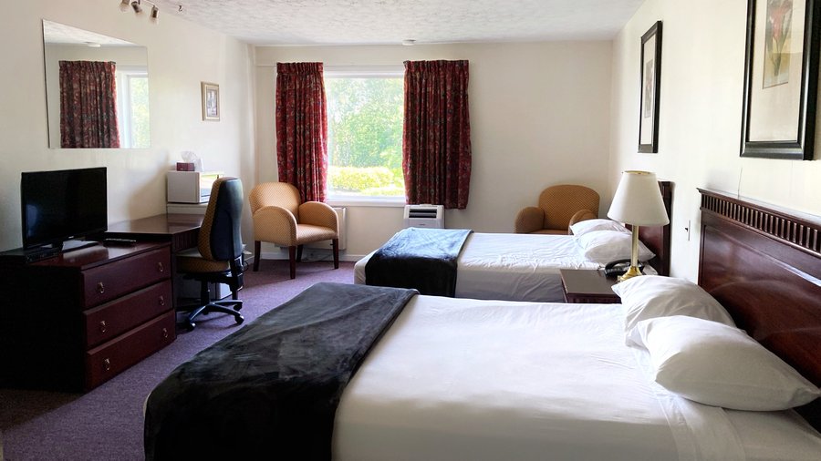 Deluxe room with 2 Queen Beds overlooking St. John River Valley with a Fridge & Microwave. Free parking, WiFi, TV and air conditioning included.