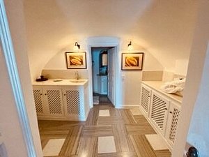CORI RIGAS SUITES in Santorini - Hotel Review with Photos