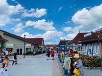 Woodbury Common Premium Outlets (242 stores) - outlet shopping in
