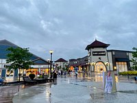 Your Guide to Shopping the Woodbury Common Premium Outlets - Racked NY