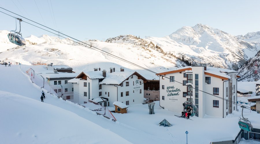 Hotel Maiensee, your winter island. 
Ski-in Ski-out auf 1800m/5,900ft. Ski Arlberg vor der Haustür. Das größte Skigebiet von Österreich. In den Top 5 weltweit!
The Ski Alrberg resort at your doorstep. Austria's largest ski resort and part of the top 5 worldwide.
