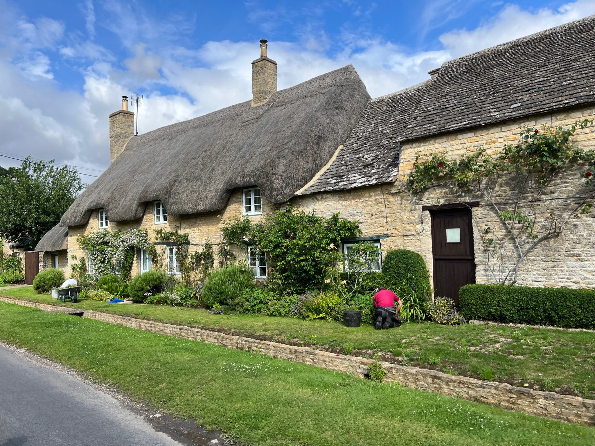 The Cotswolds – a practical guide & souvenir – Chris Andrews